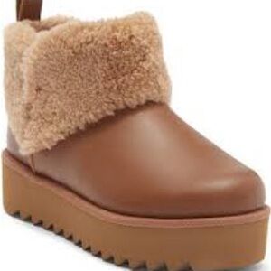 UGG Ultra Mini Alina Curled Platform Bootie ~ Size 9